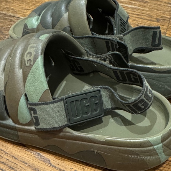 UGG Kids Green and Brown Camo Slippers (size 1) with removable straps - Picture 6 of 10